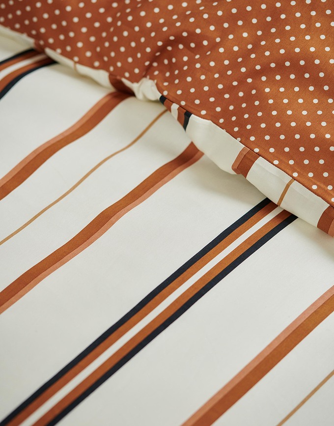 Meryl Posteljnina 240 x 220 cm, vanilijeva, zapiranje na preklop, z 2 prevlekama za vzglavnik 60 x 70 cm