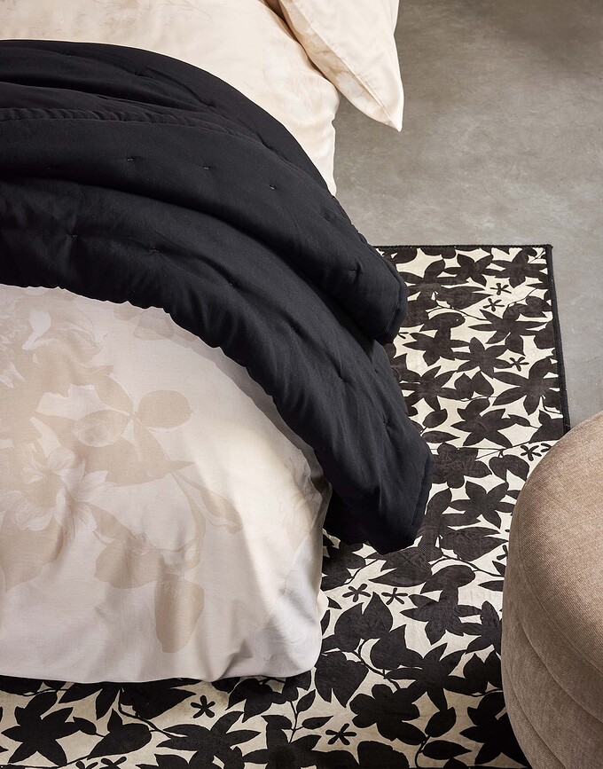 Ruth Pregrinjalo, 180 x 265 cm, antracitno