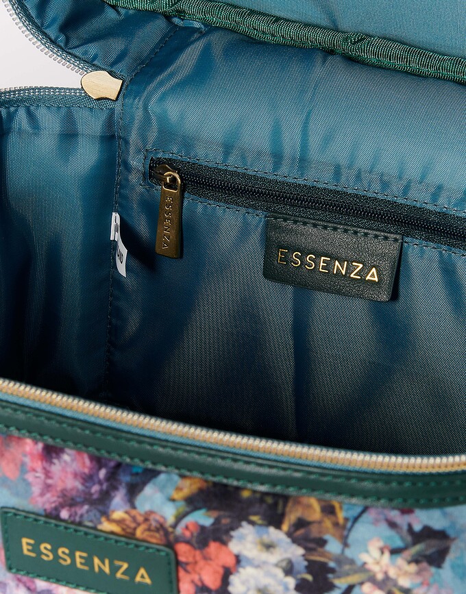 Tracy Karli Νεσεσέρ