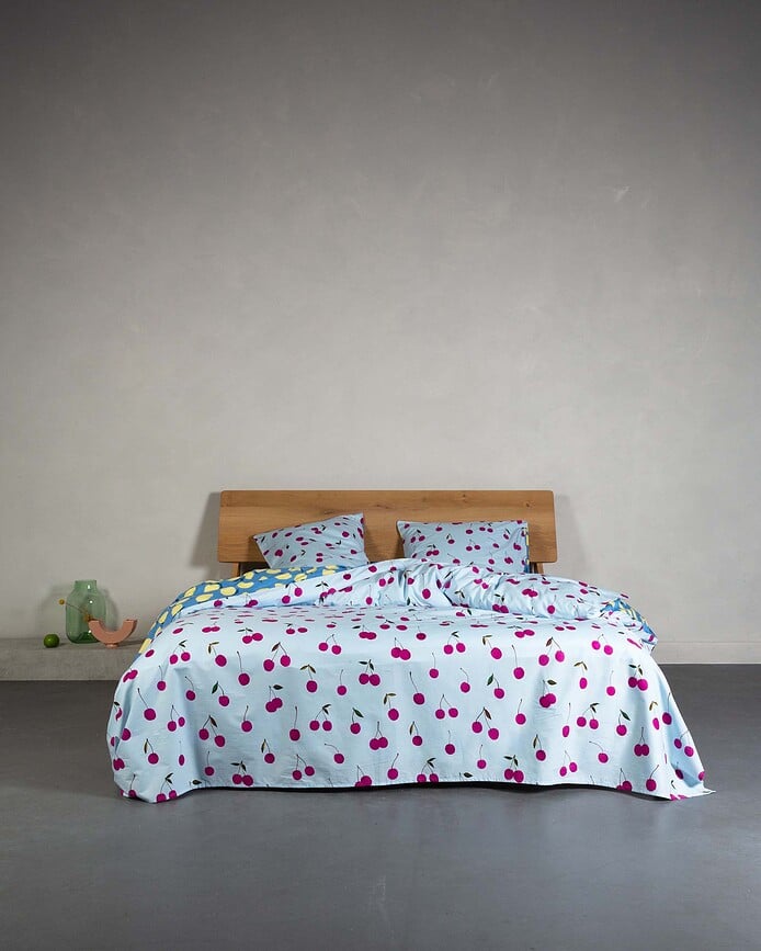 Zesty Cherry Posteljina preklop 200 x 220 cm svijetloplava s 2 jastučnice 60 x 70 cm
