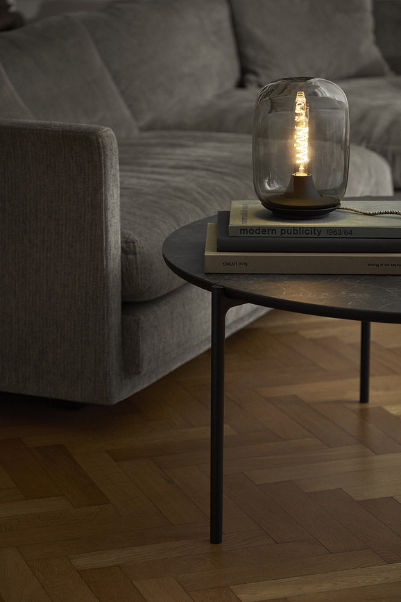 Acorn Namizna svetilka, jantarna