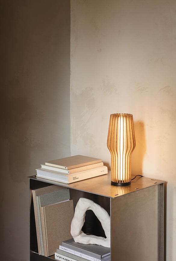 Lámpara de Mesa LED Radiant, de roble natural