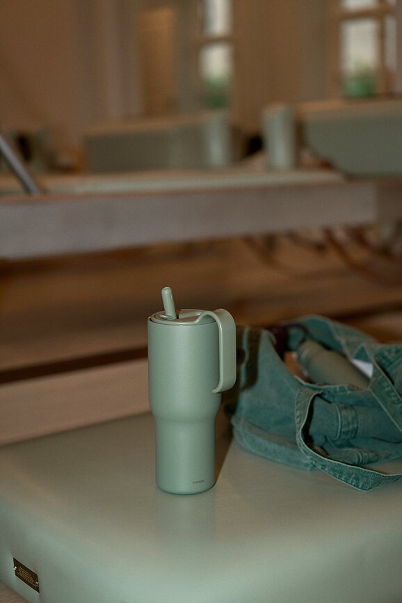 Mug isotherme avec paille SipnGo 0,9 l, couleur figue