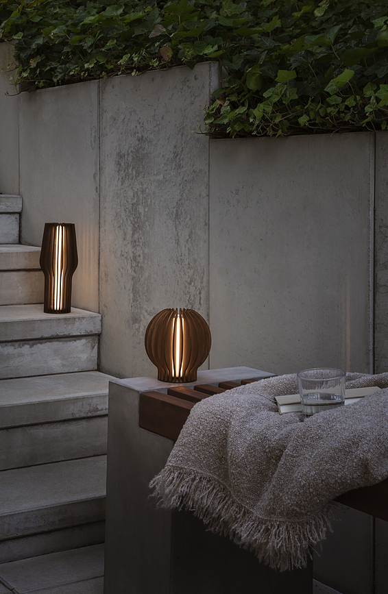 Radiant Round Lampa stolna LED tamni hrast