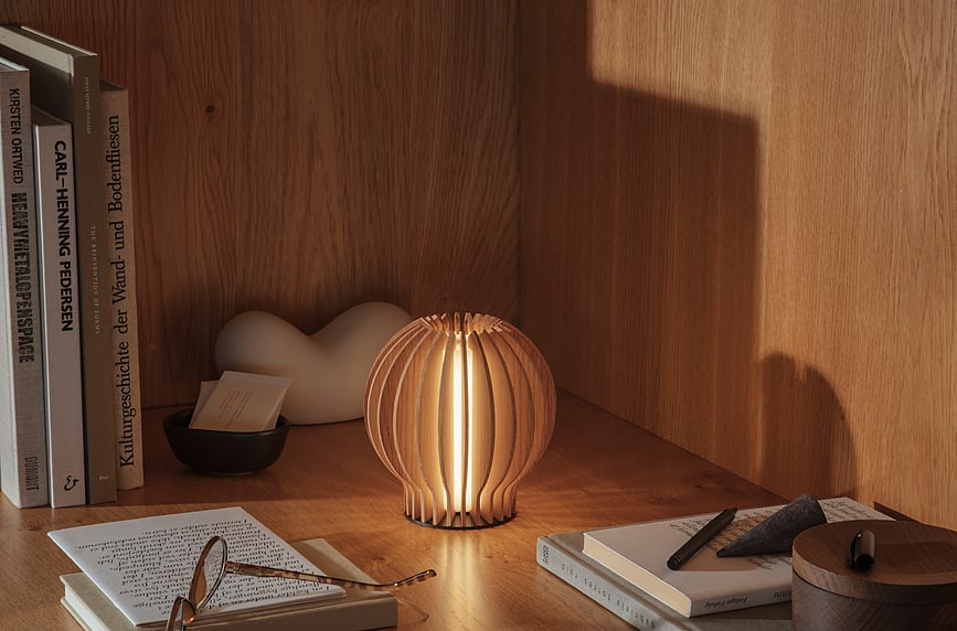 Radiant Round Lampe de Table LED, chêne naturel
