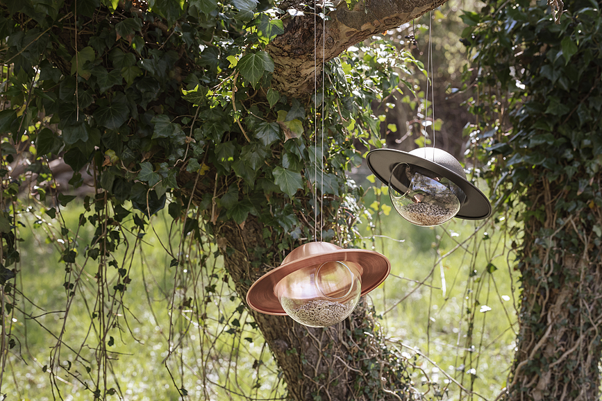 Saturn Hranilica za Ptice crna