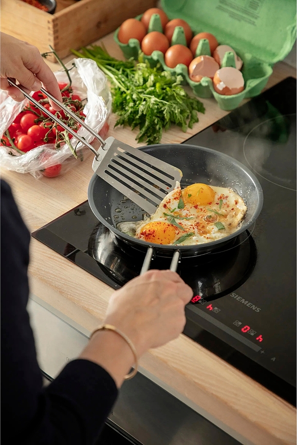 Tava nehrđajući čelik s premazom Slip-Let 24 cm