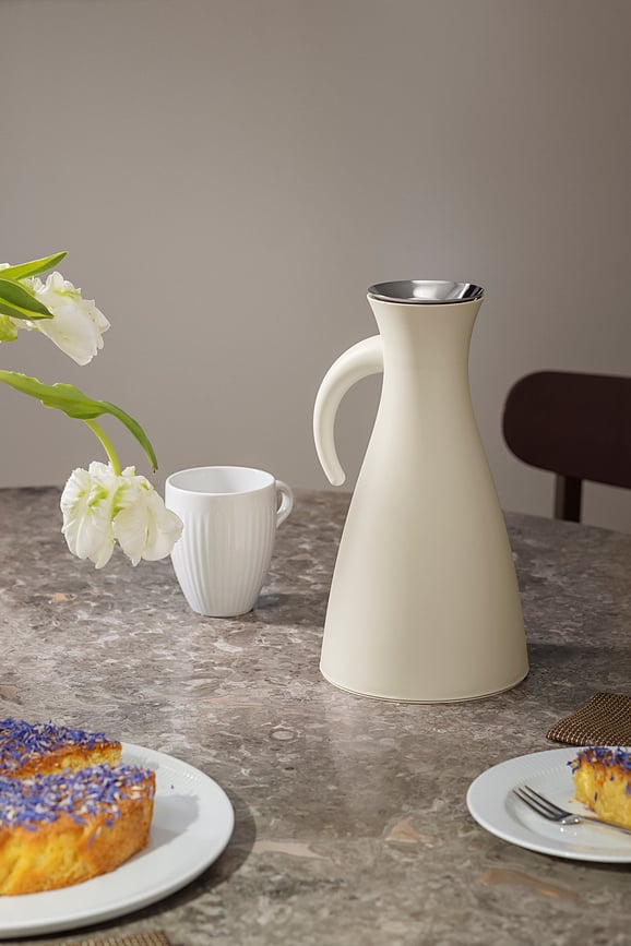 Termo Eva Solo, color caramelo, con asa