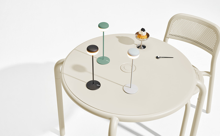 Lámpara de mesa inalámbrica Cheerio, salvia