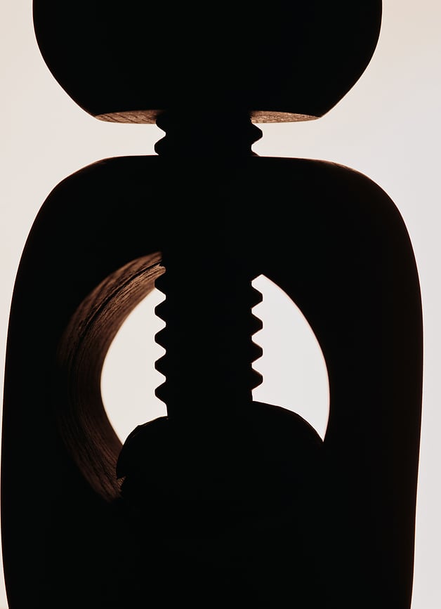 Cairn Drobilnik orehov, temno rjav