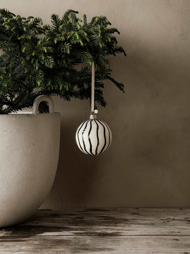 Коледни топки Ferm Living на райета, кремави, 4 бр.