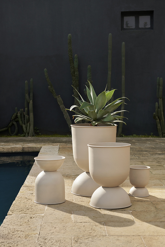 Macetero Hourglass mediano, color cachemir