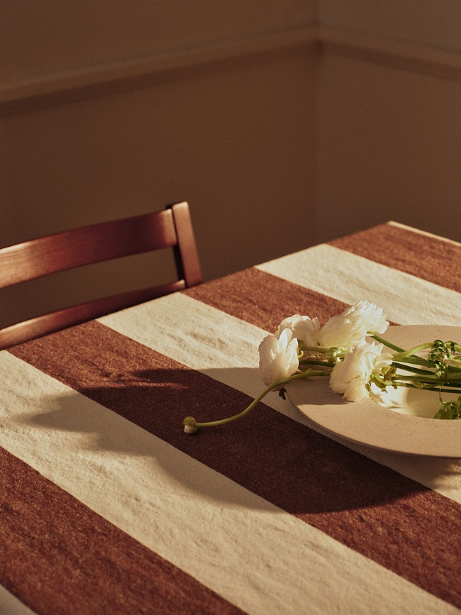 Mantel Hale a rayas 150 x 240 cm, castaño y lima