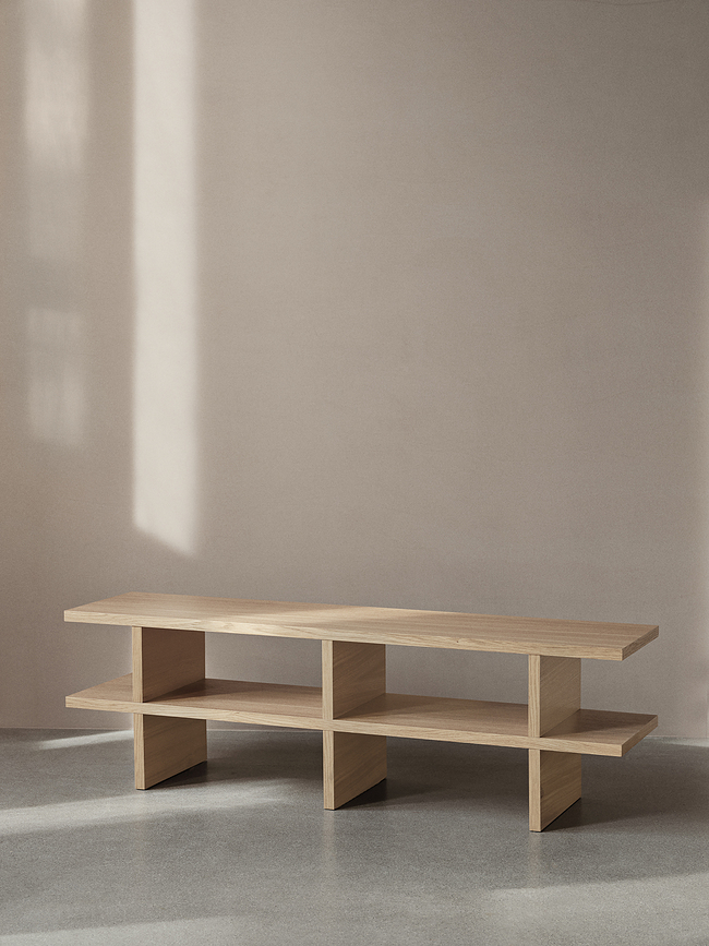 Nízký regál Kona 42 x 138 cm, tmavý dub