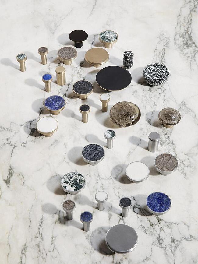 Pakaramais Stone marmors balts maza izmēra