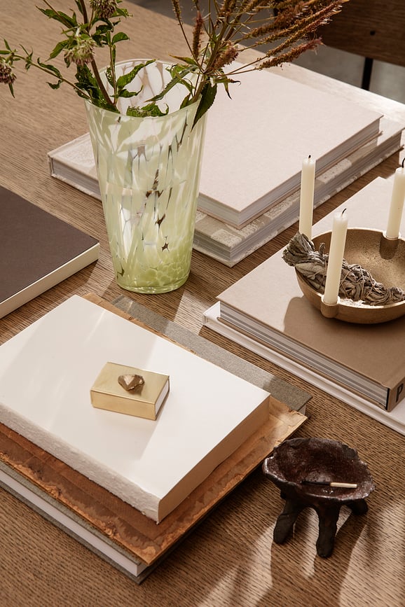 Candelabro de latón Ferm Living, 14,6 cm, dorado