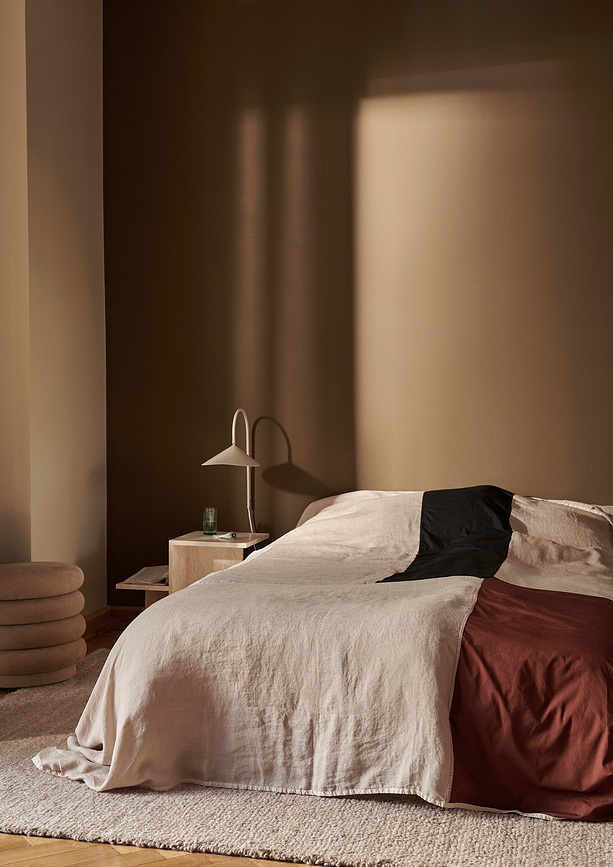 Seinavalgusti reguleeritava varrega Arum, kašmiir