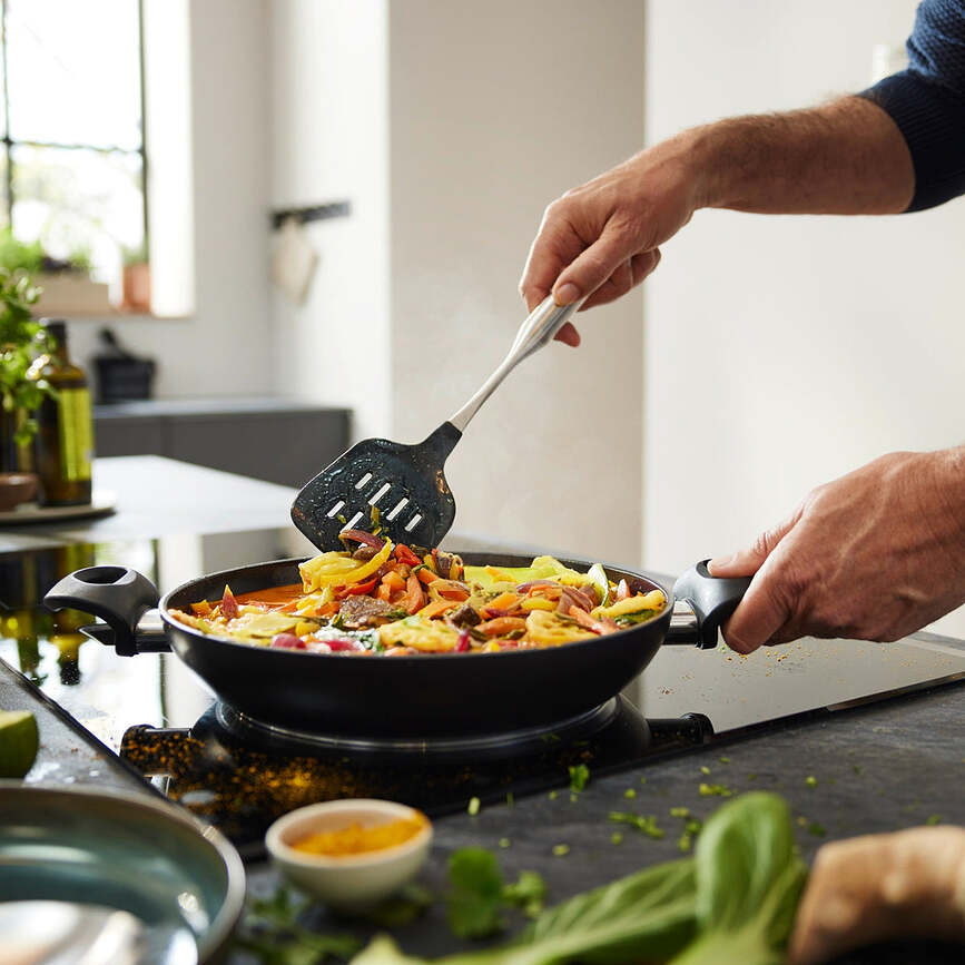 Fissler Essential pande med to håndtag 28 cm, sort