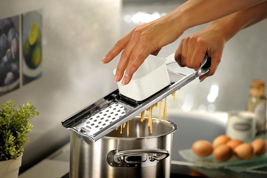 Tradizione Strgalo za špecle s plastičnim drsnikom