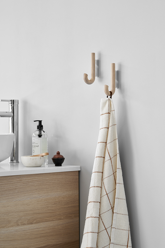 Gejst Stenski kavelj, 13,3 cm, črn, svetel hrast