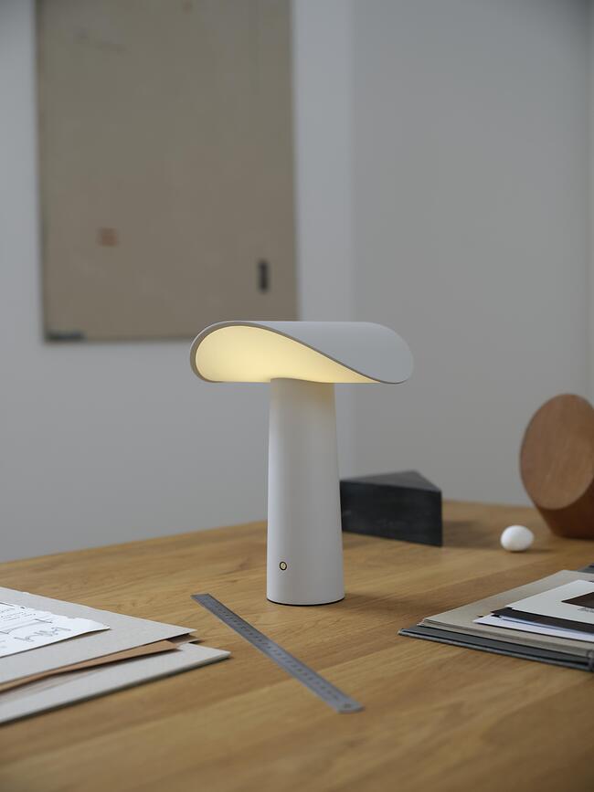 Lámpara de Mesa inalámbrica Lium, cromada