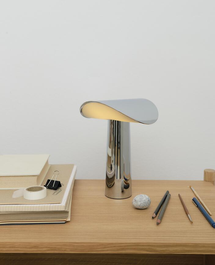Lámpara de Mesa inalámbrica Lium, cromada