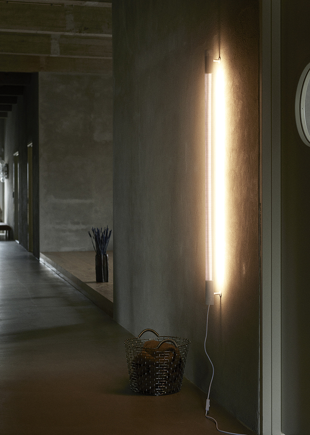 Radent Zidna Svjetiljka s prekidačem 135 cm bijela