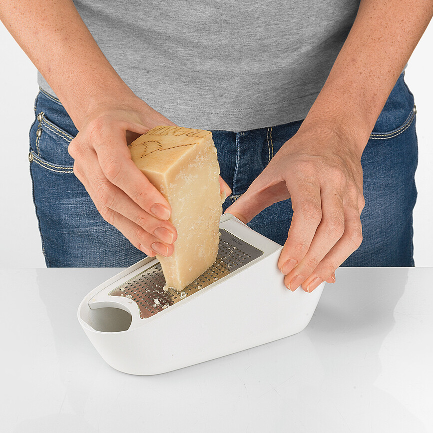 Kitchen Active Design Strgalo s posodo