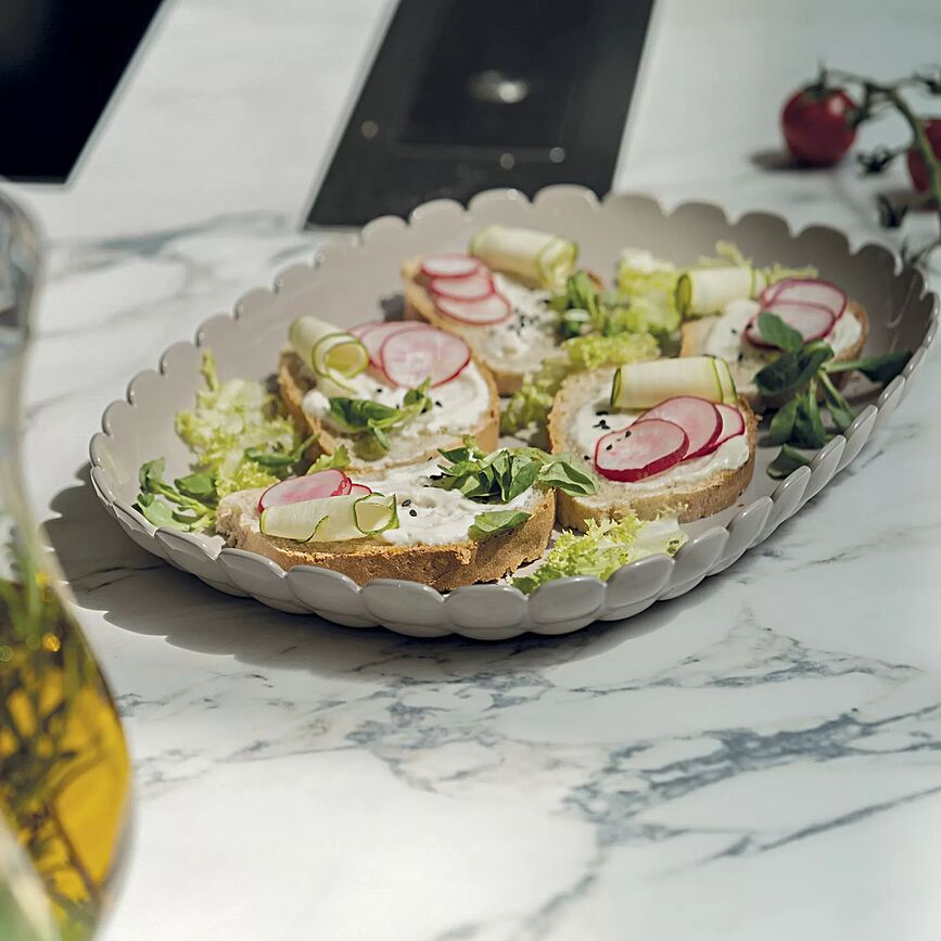 Tiffany Servirni krožnik M, mlečno bel