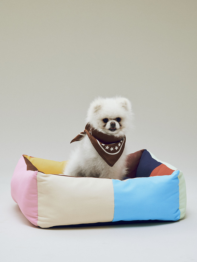 Cama para perro Hay Zip S, azul y blanca a rayas