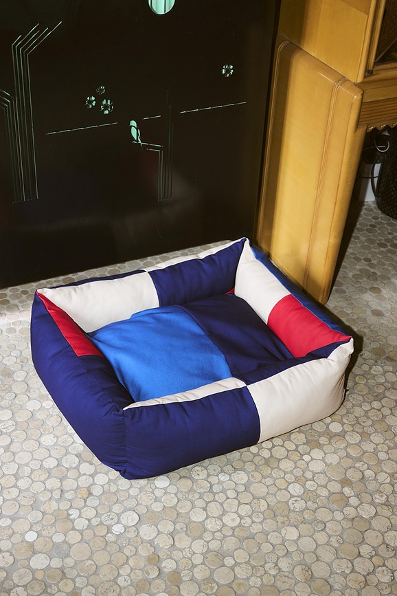 Cama para perro Hay Zip S, azul y blanca a rayas