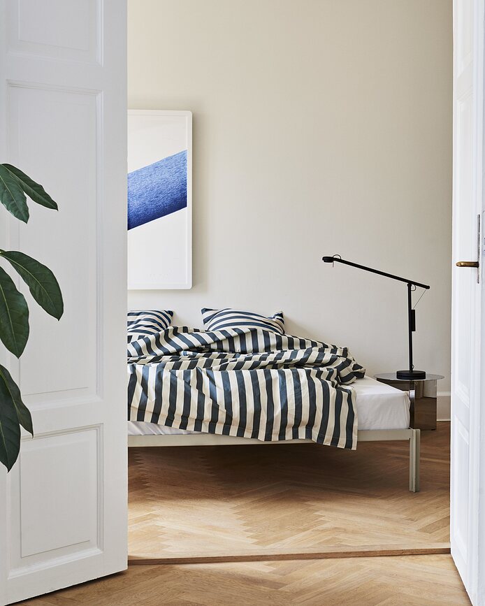 Fifty-Fifty Stolna Lampa L crna