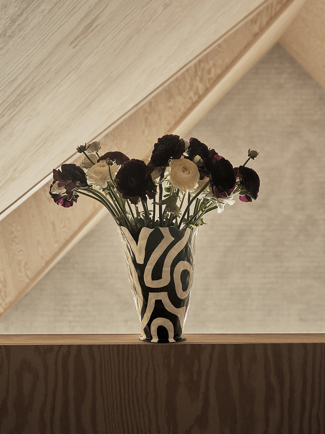 Jessica Hans Shadow Vase, noir et blanc