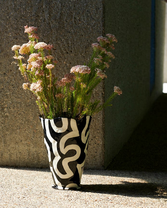 Jessica Hans Shadow Vazna, črno-bela