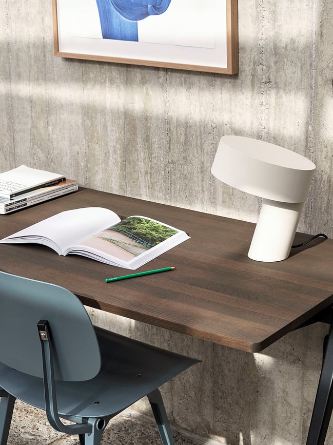 Lámpara de Mesa Slant, negra