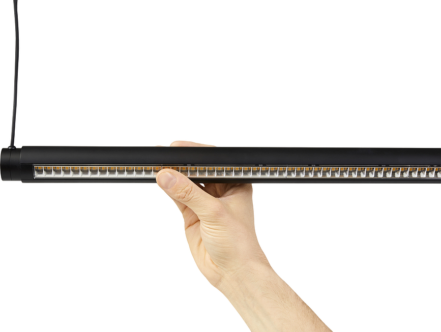 Lámpara de Suspensión lineal direccional Factor, plateada