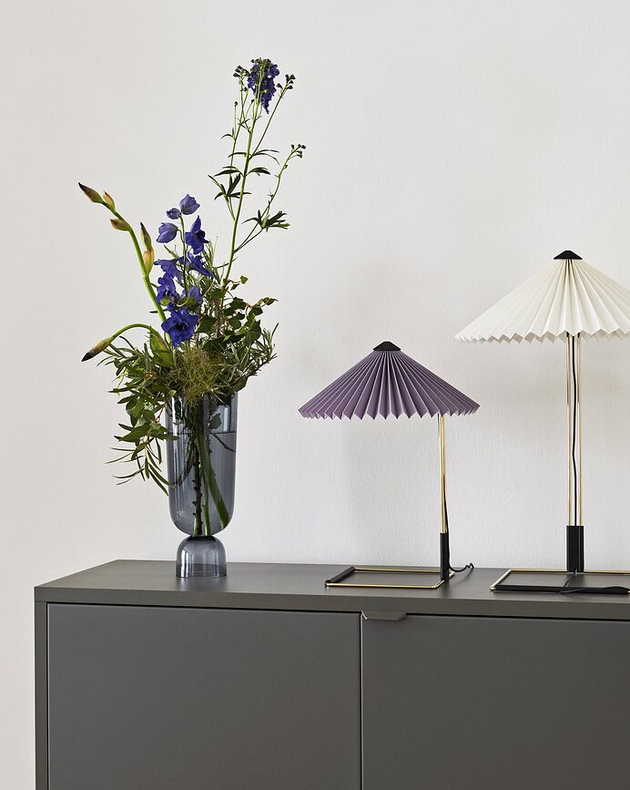 Matin Namizna svetilka, 30 cm, rumena, polirana medenina