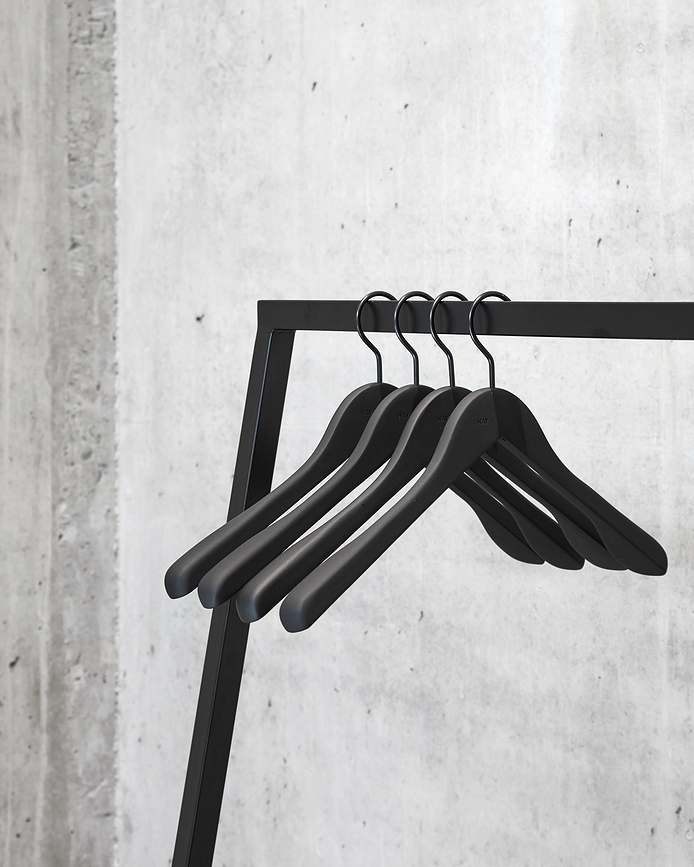 Soft Coat Wide Obešalniki za oblačila, črni, 4 kosi