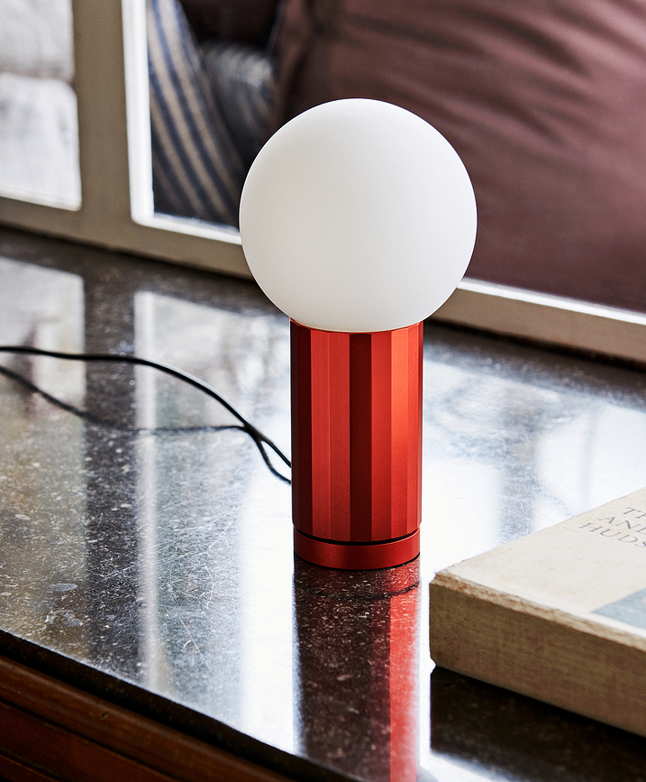 Turn On Lampe de Table, argentée