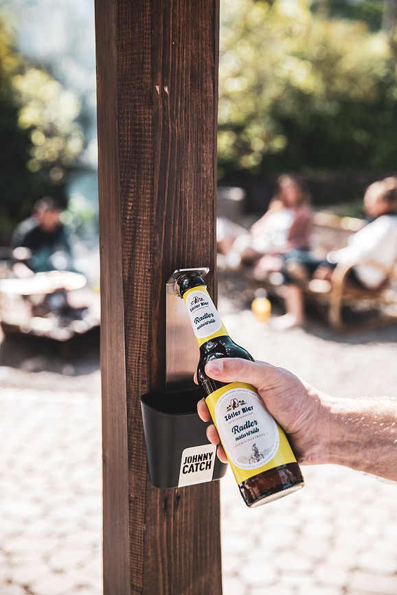 Abrebotellas Johnny Catch, plateado, con depósito para chapas