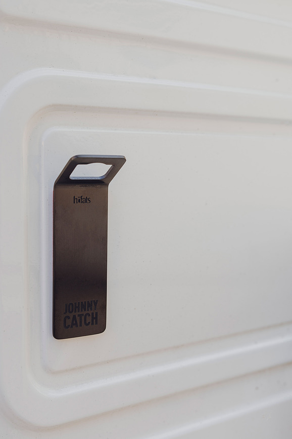 Abrebotellas Johnny Catch, negro