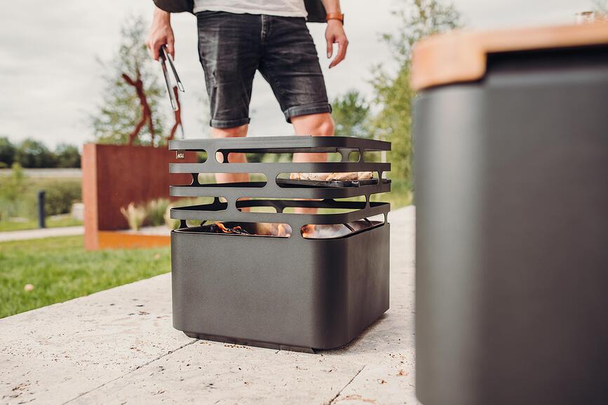 Brasero de jardín Cube Flip, con tabla, Set de 2 piezas