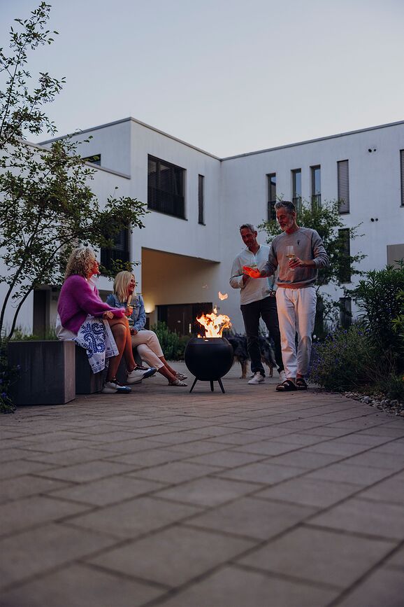 Brasero Moon alto, 75 cm, negro, con base