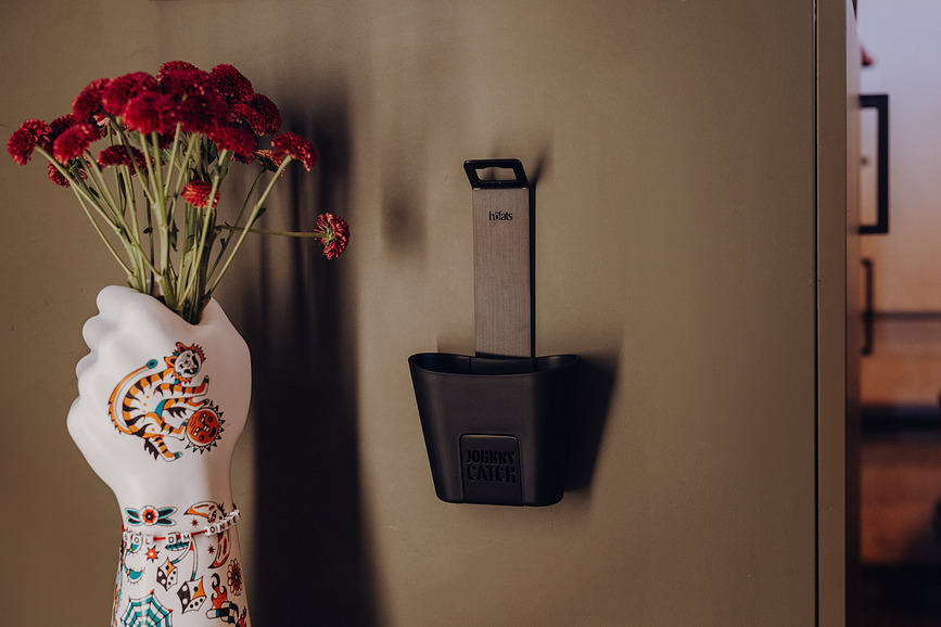 Johnny Catch Odpirač za steklenice s posodo za zamaške, srebrn