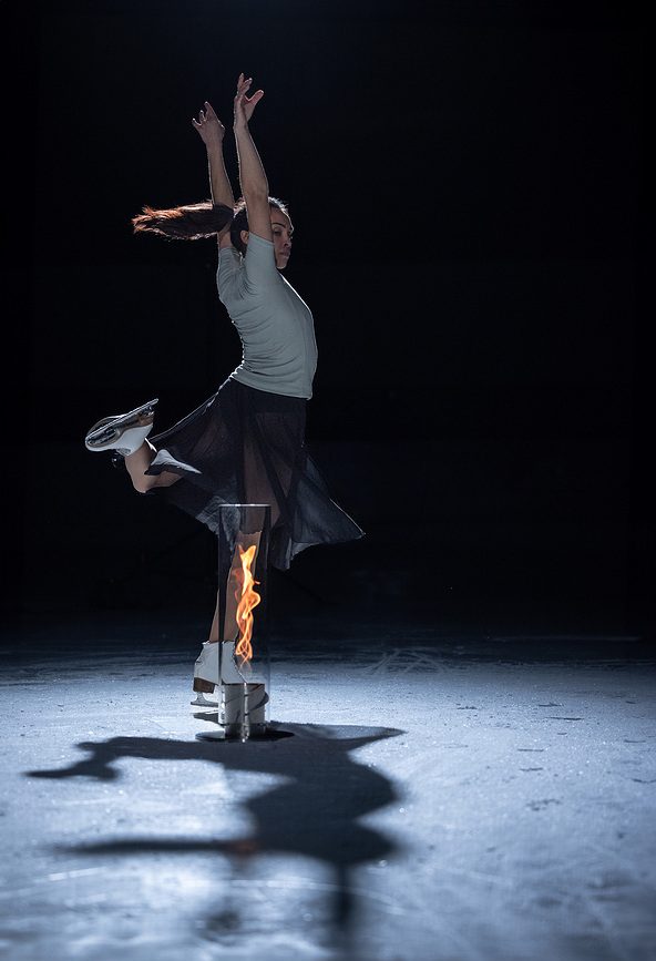 Spin II Svetilka, velika, črna, s podstavkom