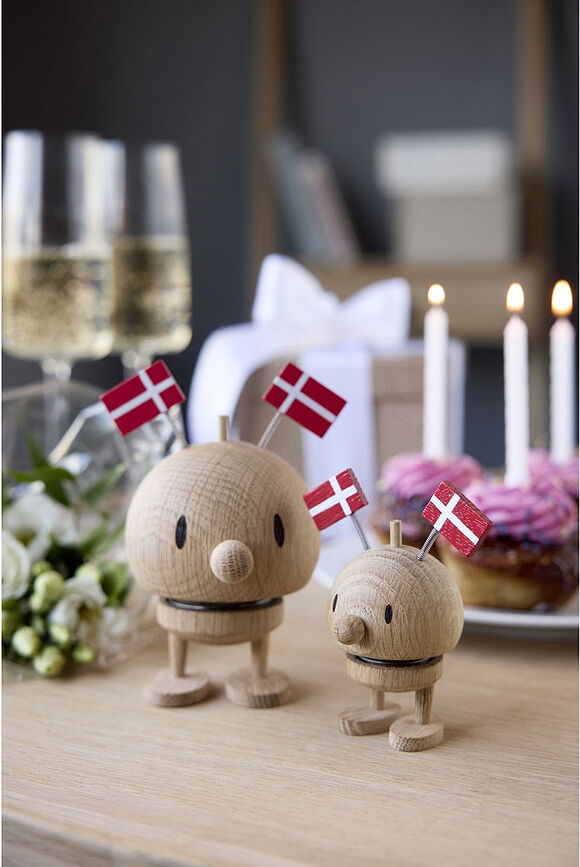 Bumble Denmark Celebration Διακοσμητική φιγούρα, μέγεθος M, φυσικό ξύλο βελανιδιάς