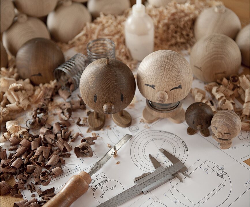 Classic Figurica Bumble M, temni hrast