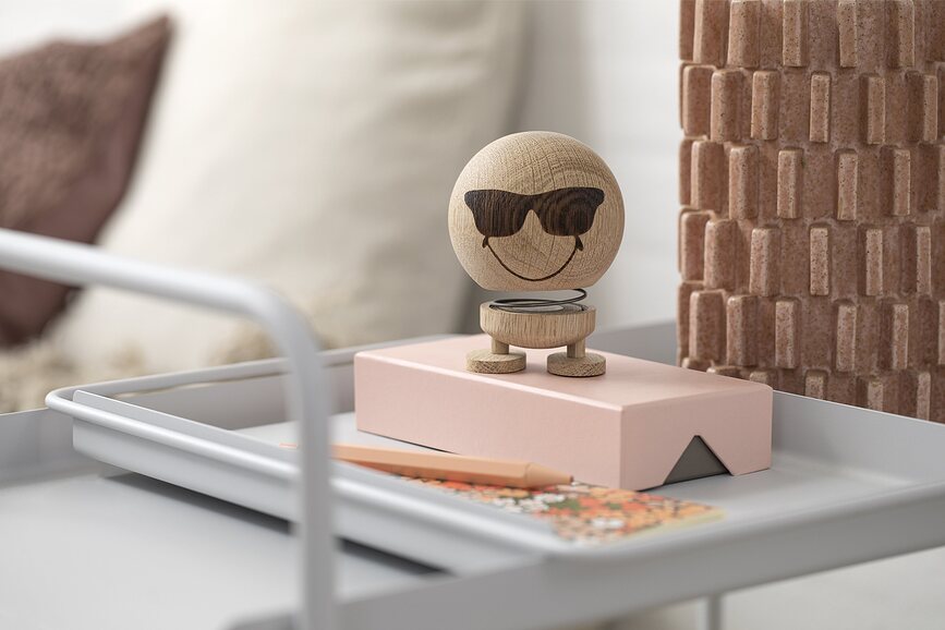 Figura decorativa de roble Smiley Love, talla M