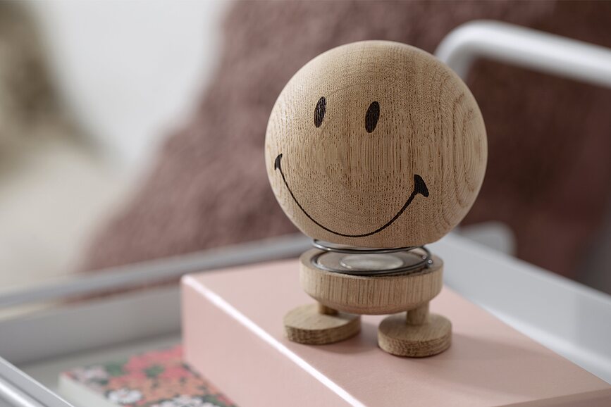 Smiley Love Figurica, hrast