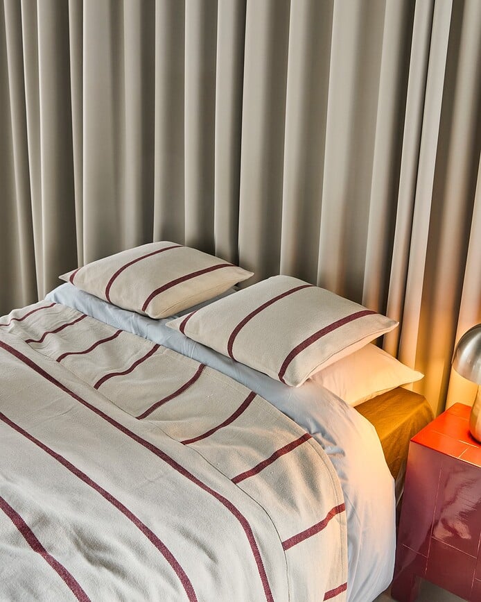 Funda de Cojín a rayas HDNula, 50 x 50 cm, crema y roja